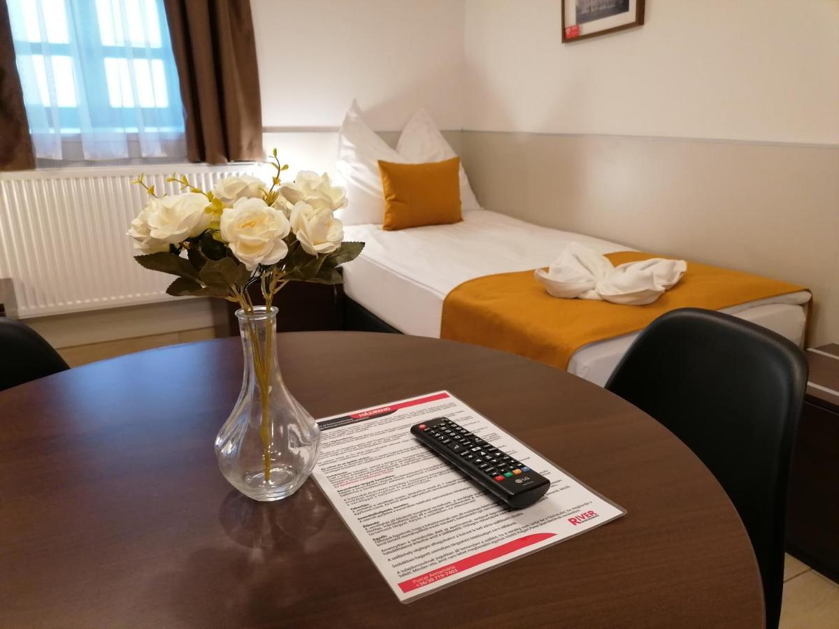 River Apartmanhaz Ясберень Экстерьер фото