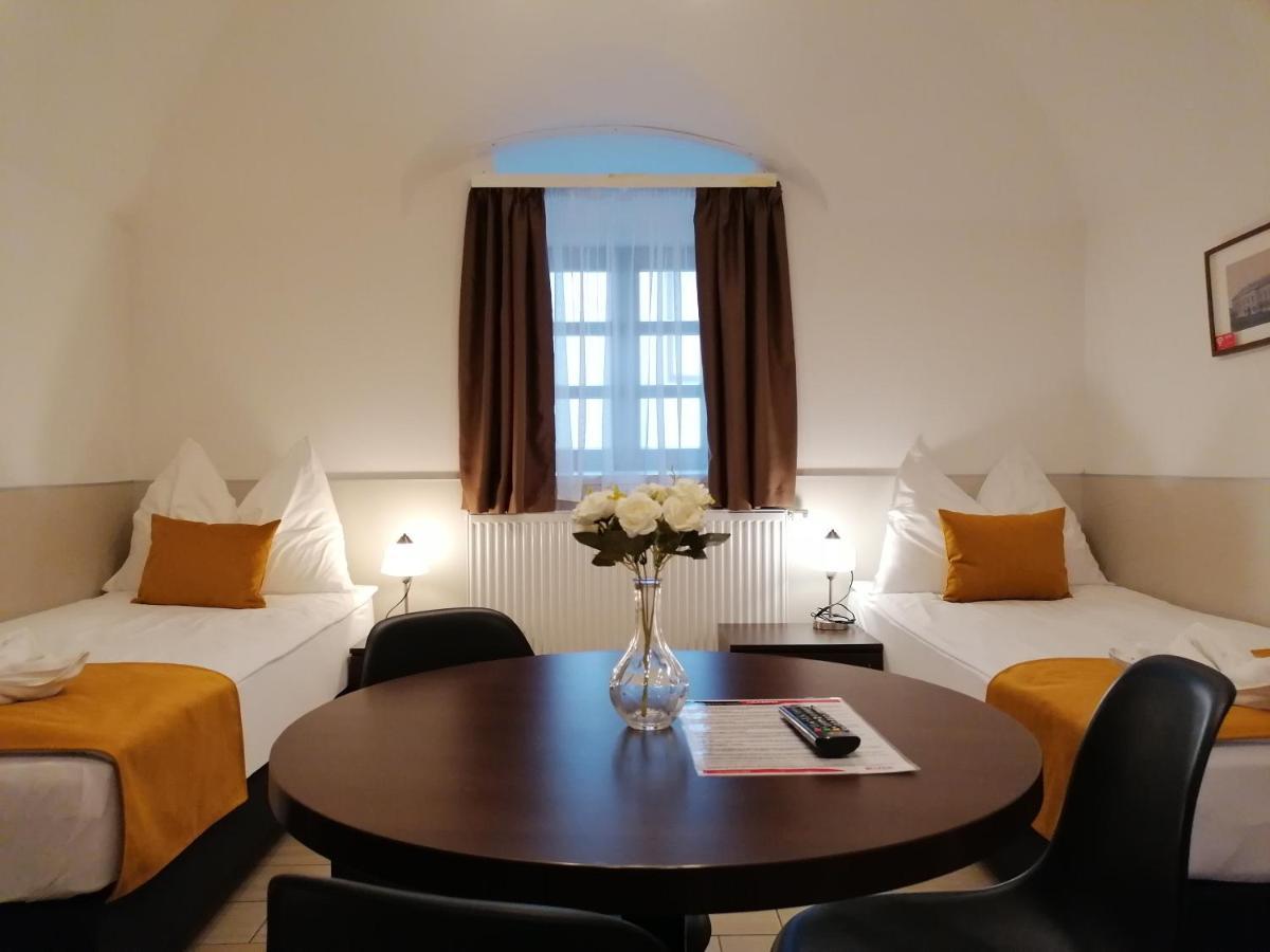 River Apartmanhaz Ясберень Экстерьер фото